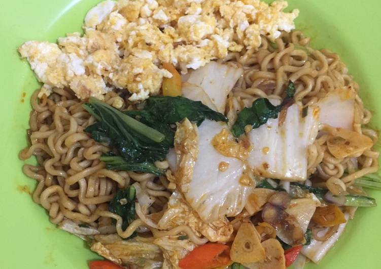 Bagaimana Menyiapkan Indomie goreng aceh, Enak Banget