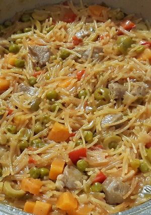Una foto de Fideos al cava con carne en salsa (aprovechamiento)