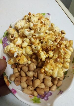 A picture of Sugar Pop Corn with Peanuts.