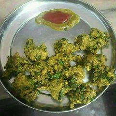 Moong daal palak bhjiye A picture of Moong daal palak bhjiye.