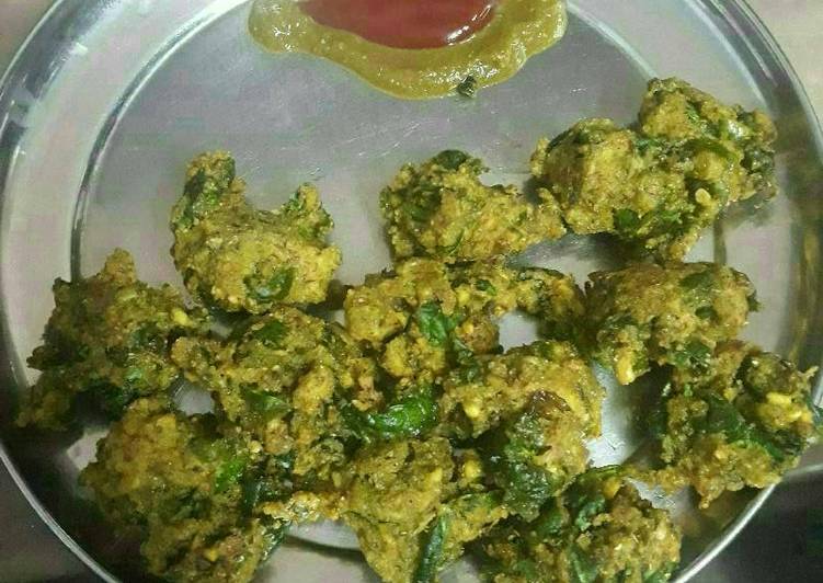 Moong daal palak bhjiye