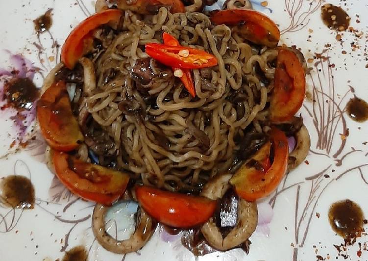 Cara Gampang Menyiapkan Indomie Soto Medan Masak Hitam, Lezat