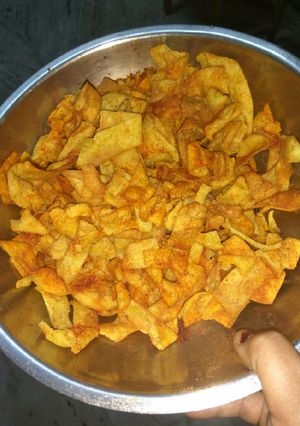 बेसन की पापड़ी (besan ki papadi recipe in Hindi) रेसिपी मुख्य फोटो