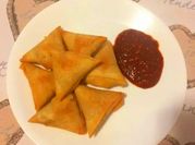 A picture of onion samosa