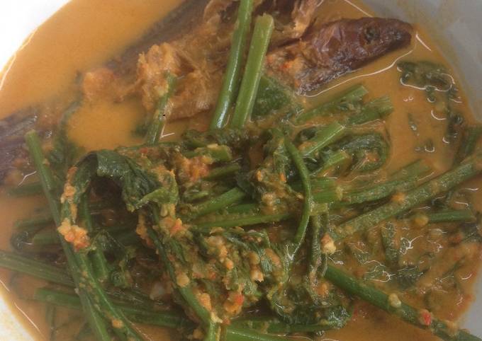 Gulai ikan asap