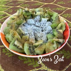 A picture of Kiwi and Dragon Fruit Chaat.