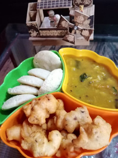 इडली डोसा सांबर बड़ा (Idli dosa sambar bada recipe in Hindi) रेसिपी मुख्य फोटो