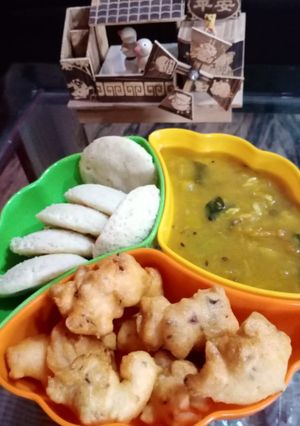 इडली डोसा सांबर बड़ा (Idli dosa sambar bada recipe in Hindi) रेसिपी मुख्य फोटो