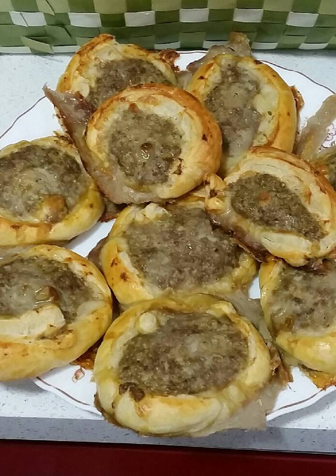 Una foto de Tortitas de carne y hojaldre