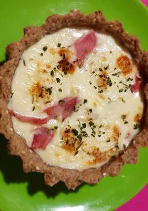 Una foto de Tartita de jamón y queso en masa integral!