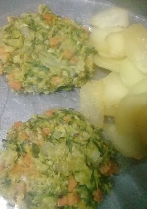 Una foto de Hamburguesas de zapallitos (con zanahoria y cebolla)