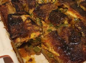 Una foto de Pastelon de Plátanos Maduros y Vainitas