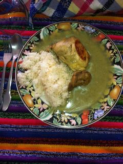 Una foto de Pollo en jocon guatemalteco