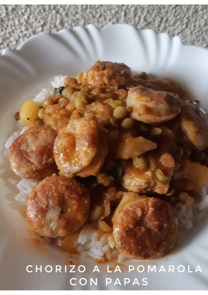 Una foto de Chorizo a la Pomarola con Papas