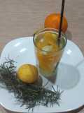 Agua saborizada con cítricos y romero