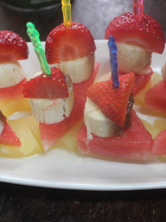 Una foto de Banderillas de fruta