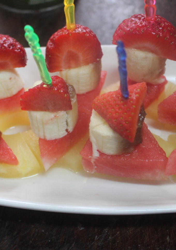 Una foto de Banderillas de fruta