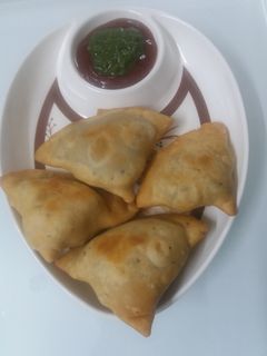 સમોસા (Samosa Recipe in Gujarati) રેસીપી મુખ્ય ફોટો
