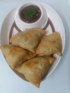 સમોસા (Samosa Recipe in Gujarati) રેસીપી મુખ્ય ફોટો