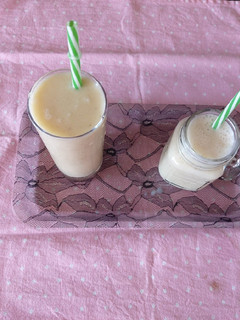 A picture of Banana and apple shake.