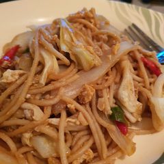 A picture of Thai stir-fry spaghetti.