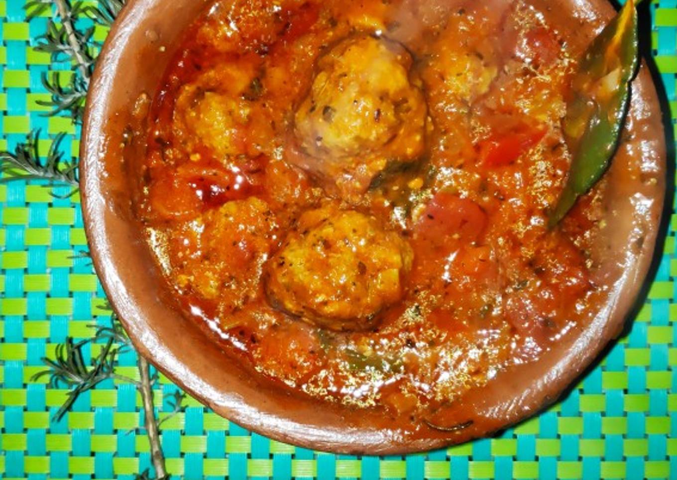 Albóndigas a la pomarola