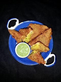 ब्रेड पकौड़ा (Bread Pakoda recipe in Hindi) रेसिपी मुख्य फोटो
