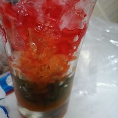 A picture of 3 color slush.