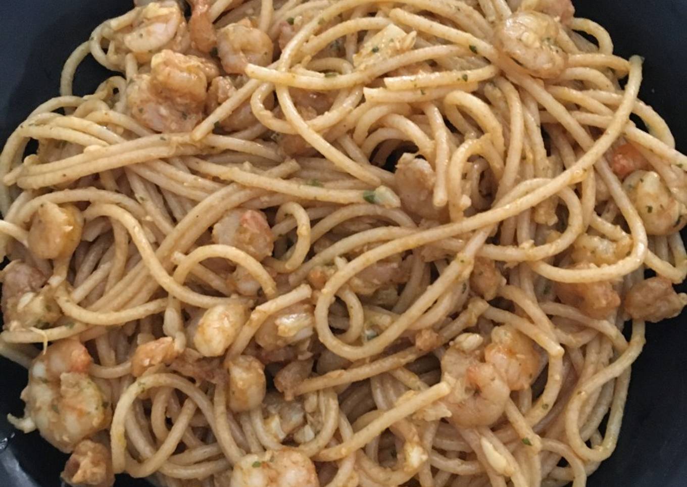 Espaguetis con salsa de gambas al ajillo en Mambo