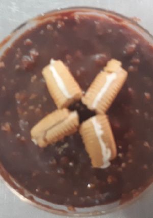 Una foto de Marquesa de Chocolate con Óreo de Vainilla (Preparación Fácil)