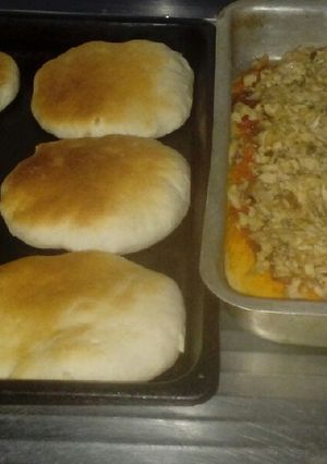 Una foto de Pan casero y pizza