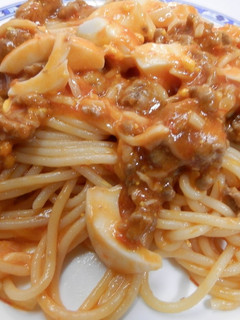 Una foto de Spaguettis con huevos y carne picada