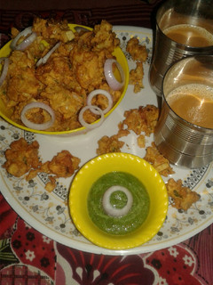 गरमा गरम आलू प्याज के पकोड़े (Garma garam aloo pyaz ke pakoda recipe in Hindi) रेसिपी मुख्य फोटो