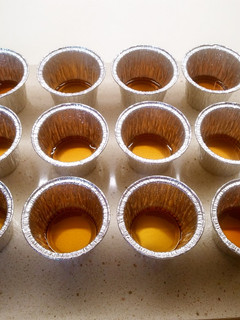 Una foto de Caramelo líquido con azúcar moreno