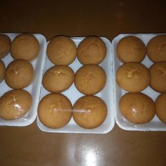 A picture of Vanilla Cupcakes.