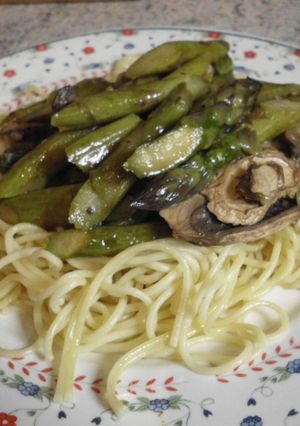 Foto principal de Salteado de Espárragos con Champiñones