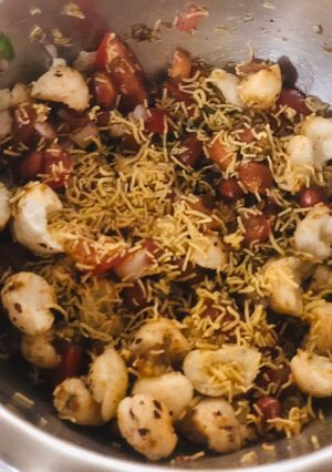 A picture of Makhana Bhel.
