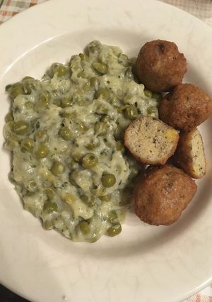 Gluténmentes zöldborsófőzelék fasírtgolyóval recept fotója