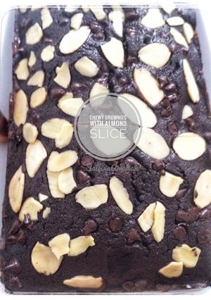Foto resep Chewy Brownies With Almond Slice