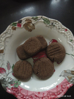 રાગી બિસ્કિટ (Ragi Biscuit Recipe in Gujarati) રેસીપી મુખ્ય ફોટો