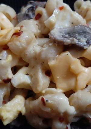 A picture of Egg cheese pasta.