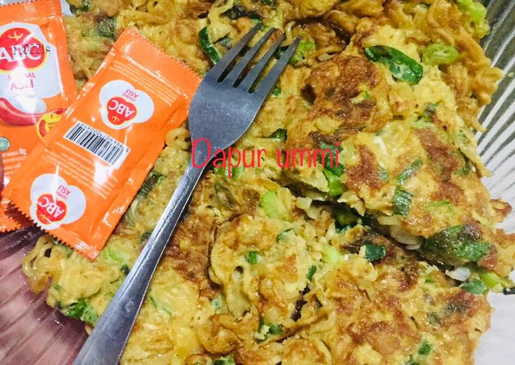  Resep  Martabak  telur  indomie  goreng oleh Ummi Fatimah 