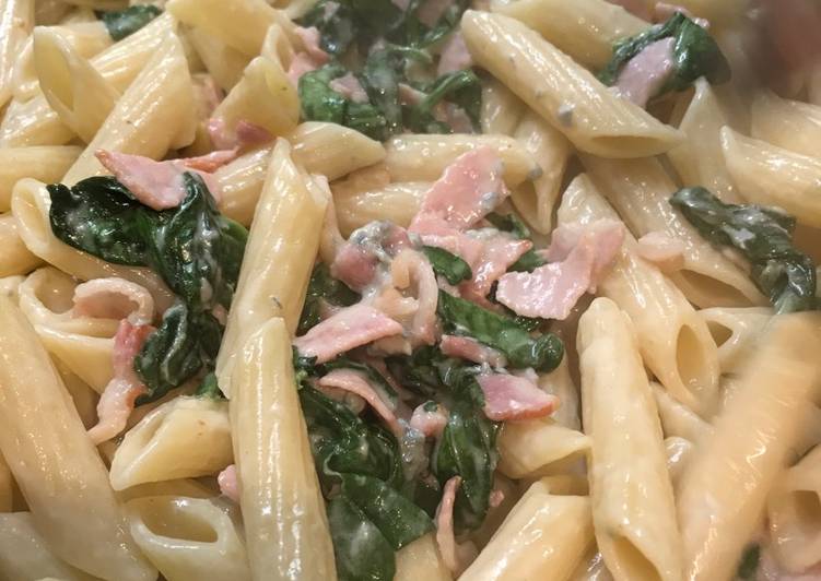 Steps to Prepare Super Quick Homemade Gorgonzola, spinach and pancetta pasta