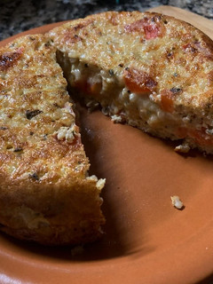 Una foto de Tortilla de Arroz, Tomate y Queso