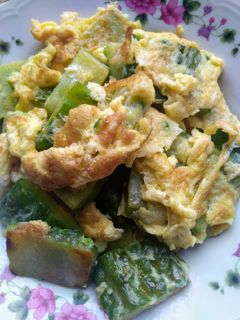 苦瓜煎蛋(低醣生酮餐)(簡單料理)(一鍋到底料理)(素食料理) 的食譜成品照片