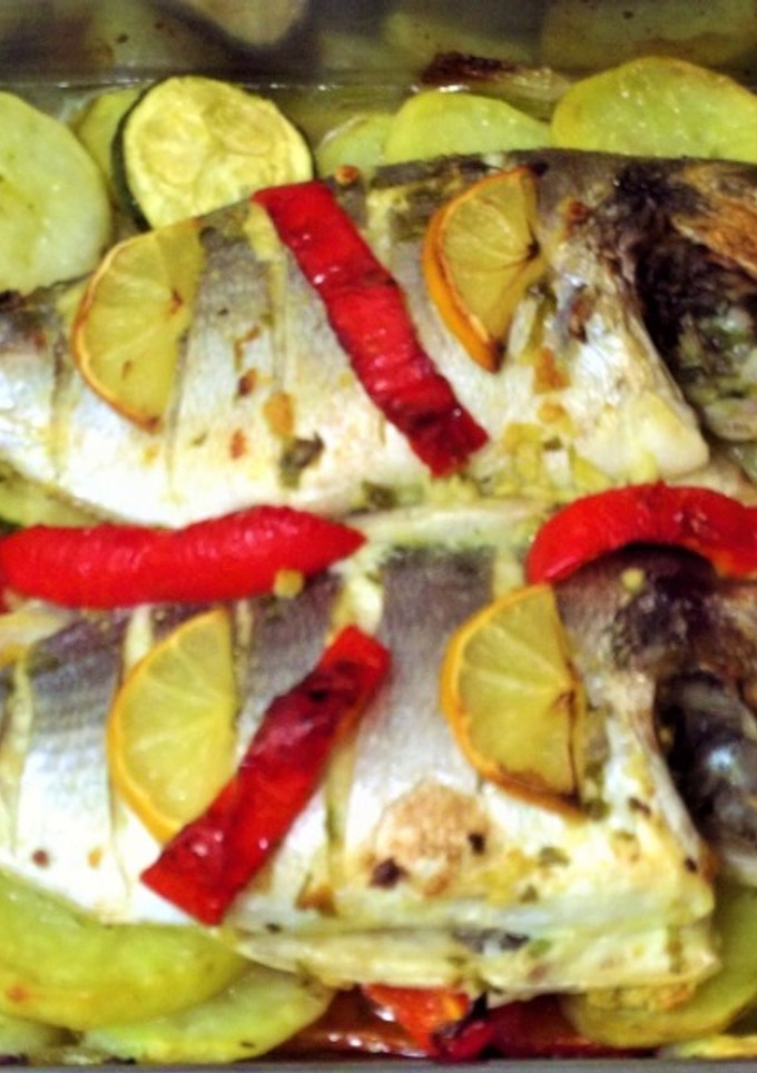 Una foto de Doradas al horno con verduras