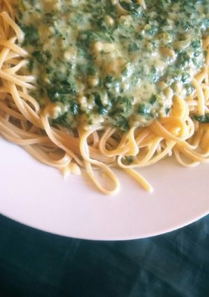 Una foto de Fideos con Salsa de acelga