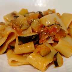 Calamarata con Zucchine, Pomodorini e Vongole-レシピのメイン写真