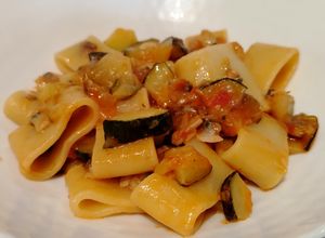 Foto di Calamarata con Zucchine, Pomodorini e Vongole