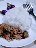 ผัดกระเพราหมูสับ
